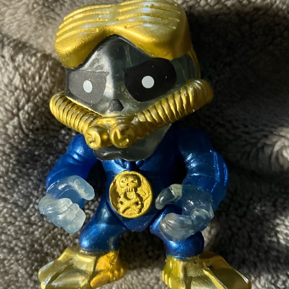 Treasure X Gold Alien Skeleton Deep Sea Diver Moose Toys Figure 2"